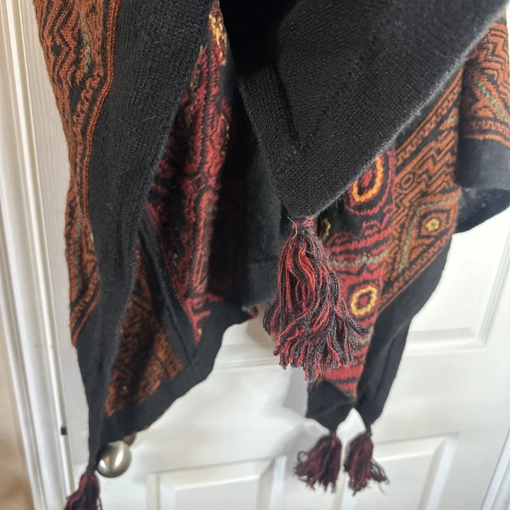 Lael Alpaca Poncho Tribal Boho Chic Design Tassels Peru Medium